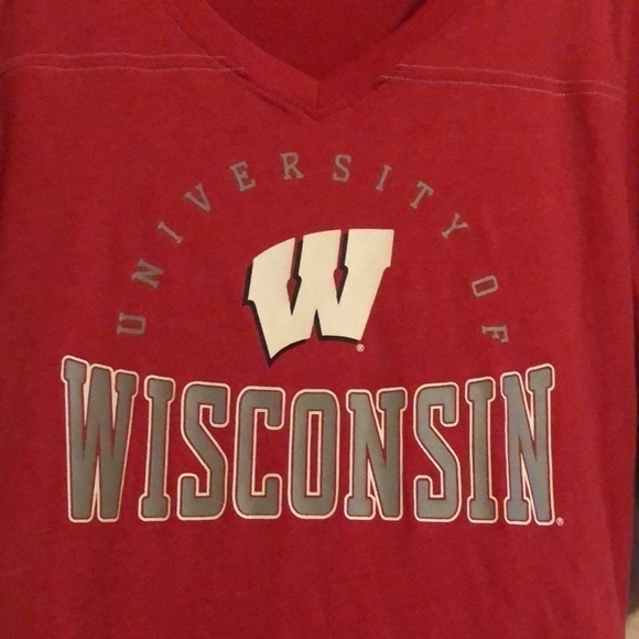 WISCONSIN Badgers XL Juniors top - Picture 2 of 6